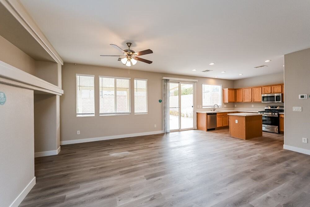 9327 Wishing Creek Ave - Photo 5 of 17