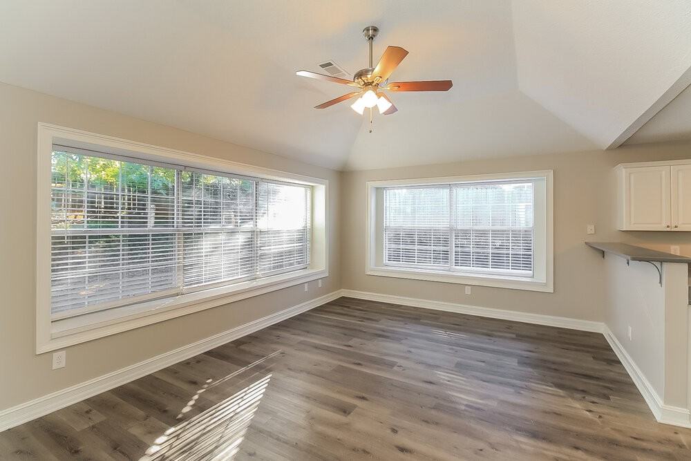 93 Gleneagles Way - Photo 4 of 16