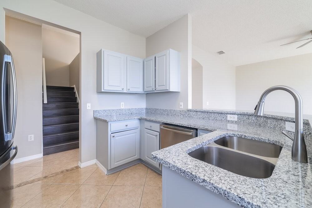 418 Bedlington Ct - Photo 7 of 17