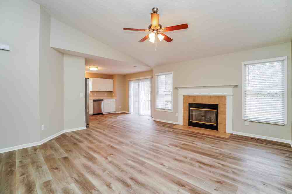 5776 Chase Run - Photo 4 of 17