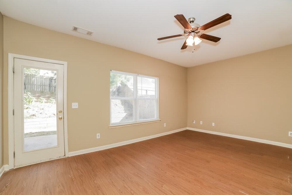 498 Highland Falls Drive - Photo 4 of 17