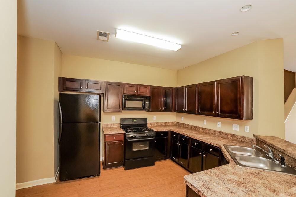 498 Highland Falls Drive - Photo 7 of 17