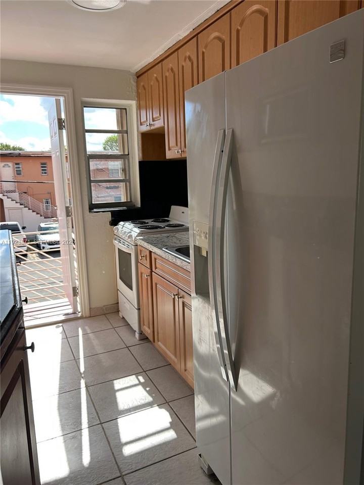 3400 Southwest 9th Terrace #34002B - Photo 6 of 25