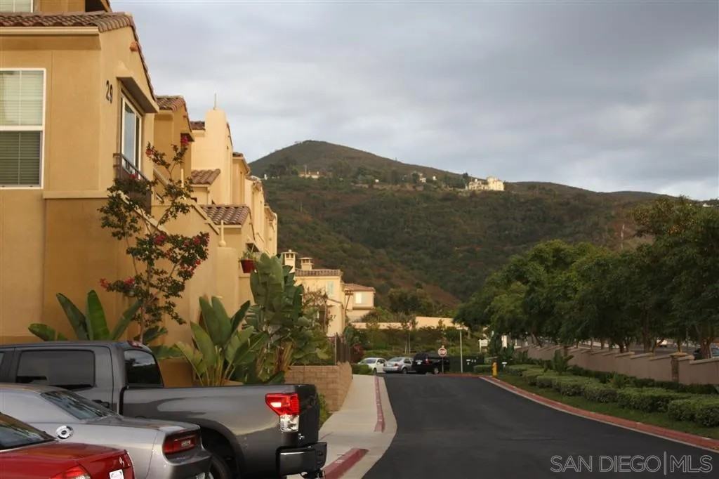 729 Kellogg Street #729 - Photo 4 of 21