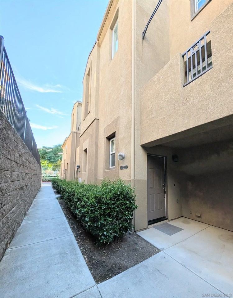 729 Kellogg Street #729 - Photo 5 of 21