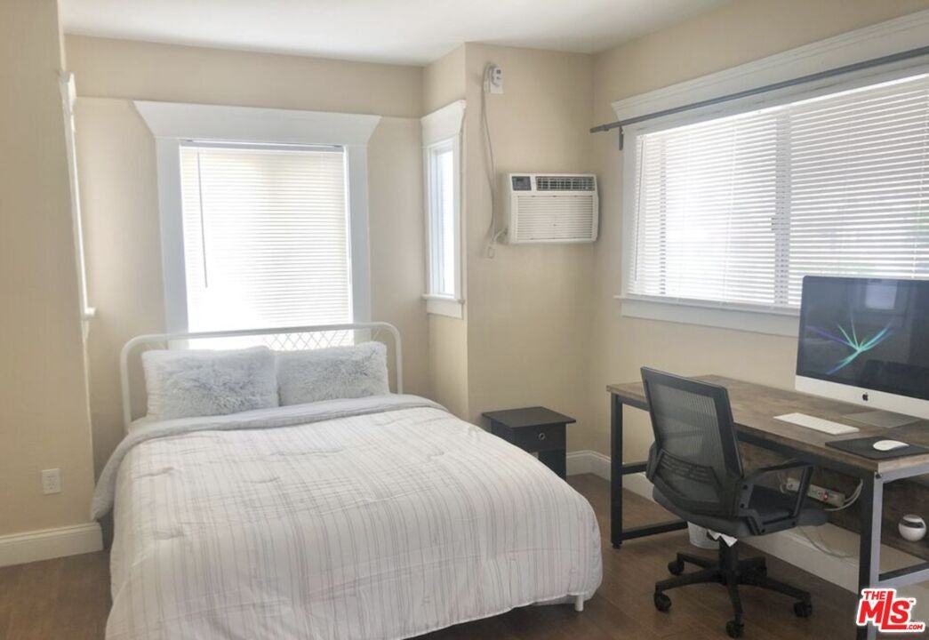 1266 West 35th Place #1266 - Photo 5 of 10