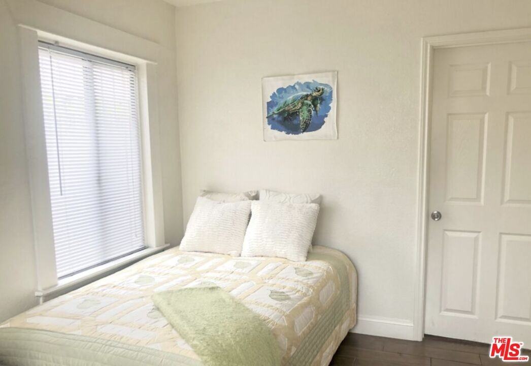 1266 West 35th Place #1266 - Photo 6 of 10