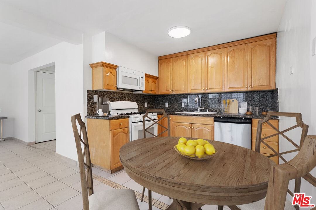 1635 South Beverly Glen Boulevard #1635-7 - Photo 2 of 24