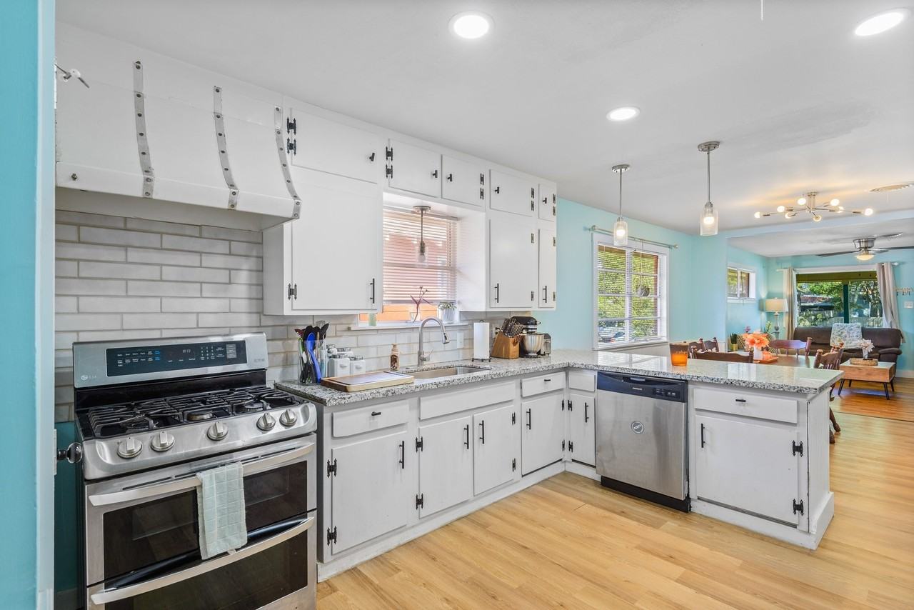 4511 Avenue Q #4511 - Photo 2 of 16