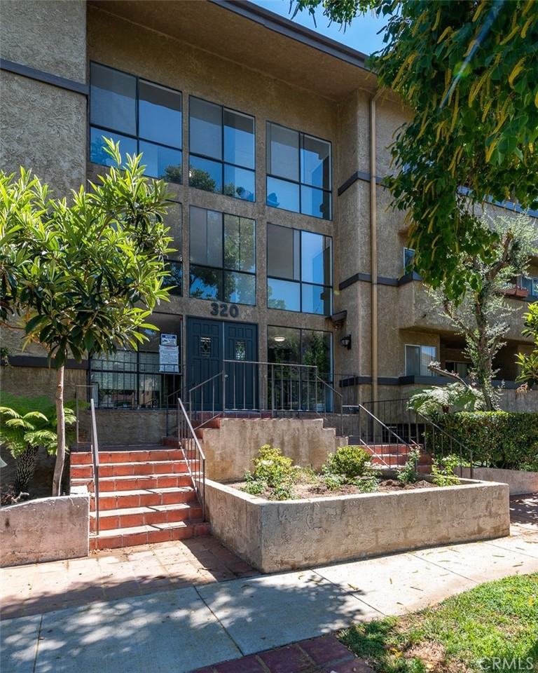 320 East Stocker Street #320-318 - Photo 2 of 25