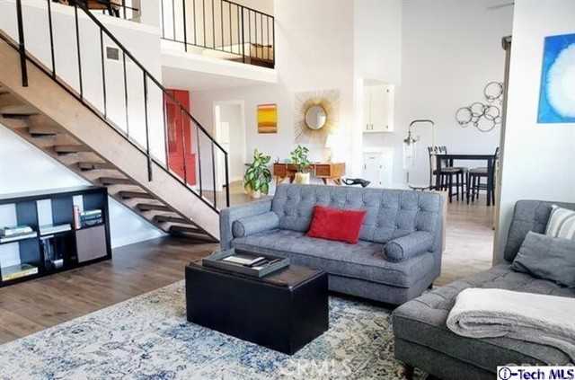 320 East Stocker Street #320-318 - Photo 4 of 25