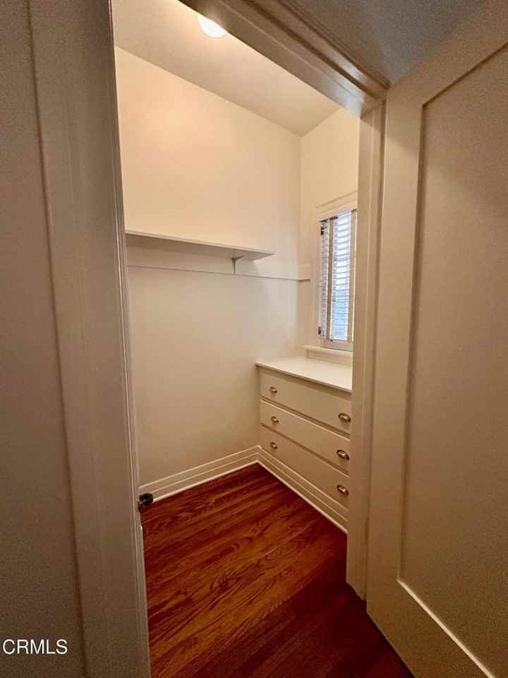 588 South Mentor Avenue #588B - Photo 7 of 24