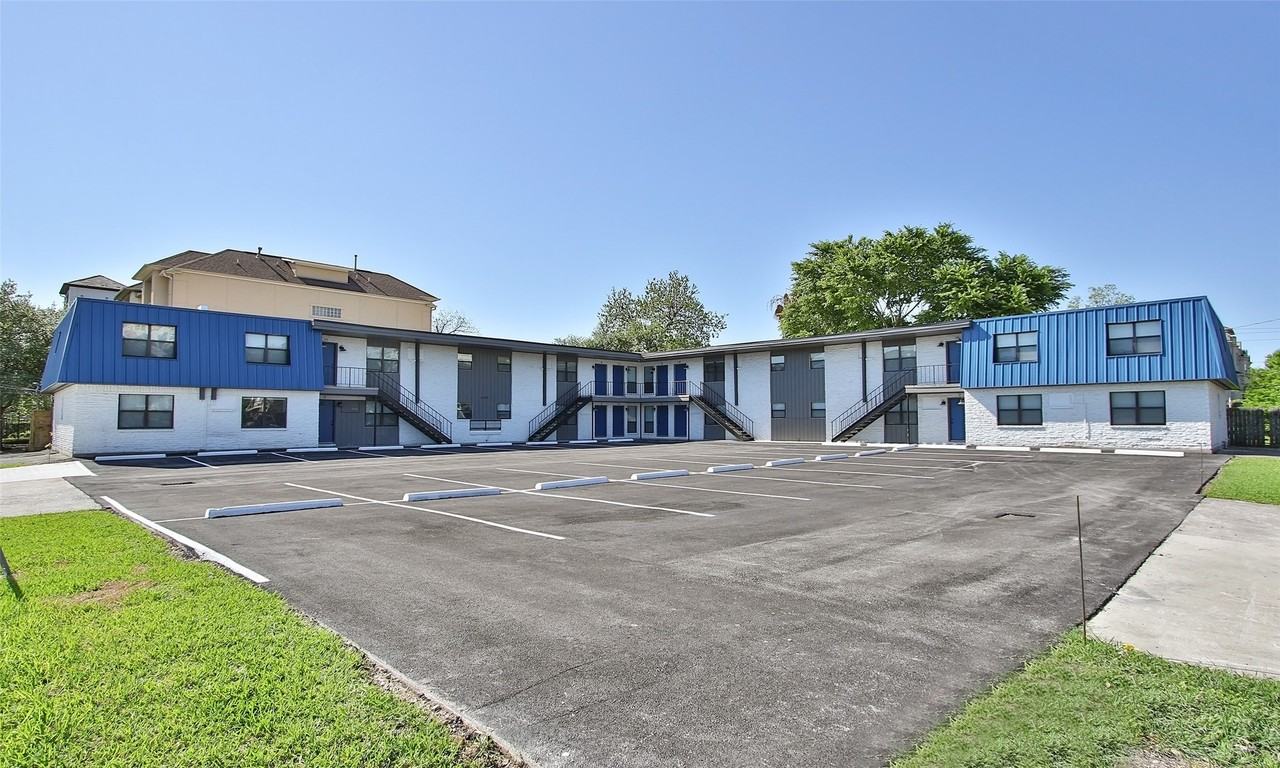 5201 Crawford Street #5201-7 - Photo 2 of 9