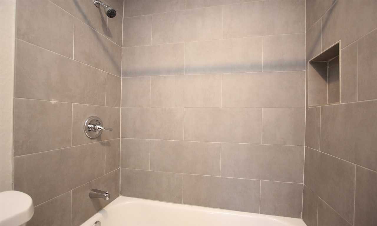 5201 Crawford Street #5201-7 - Photo 7 of 9