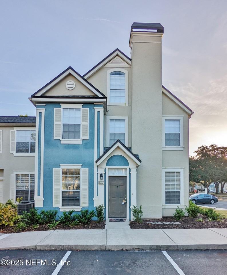 13700 Richmond Park Drive North #13700-1002 - Photo 3 of 6