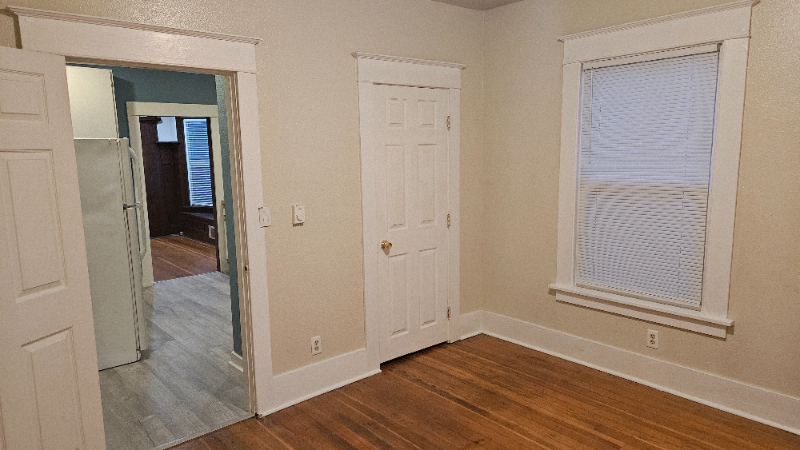 805 South Ainsworth Avenue #A - Photo 3 of 8