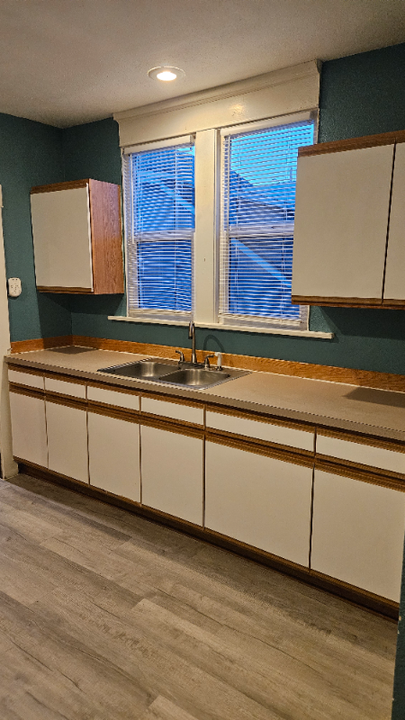 805 South Ainsworth Avenue #A - Photo 7 of 8