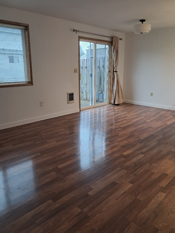 806 Southeast 153rd Avenue #A - Photo 5 of 12