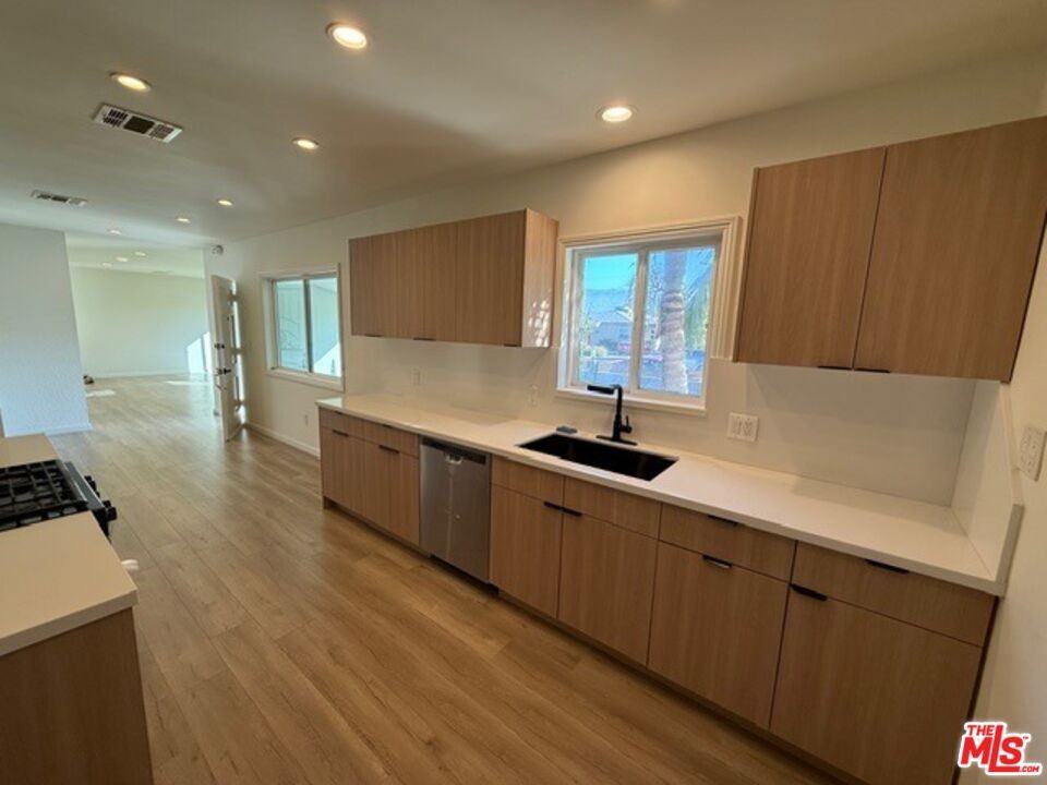 1411 North Avon Street #1411 - Photo 2 of 22