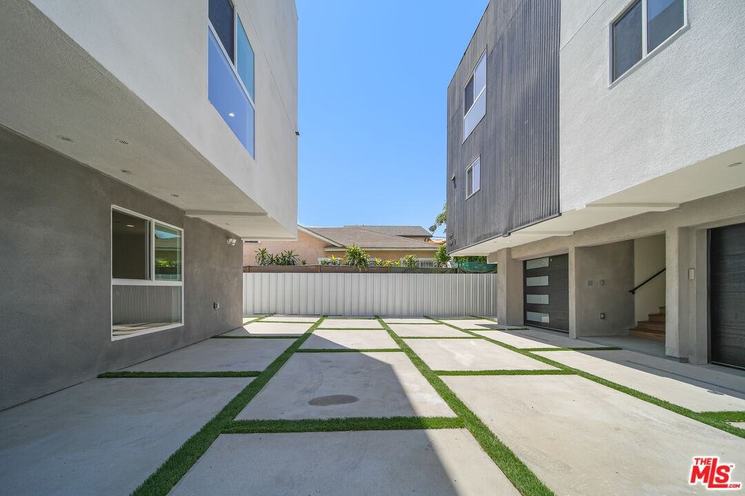 1057 North Wilton Place #10571-2 - Photo 3 of 27