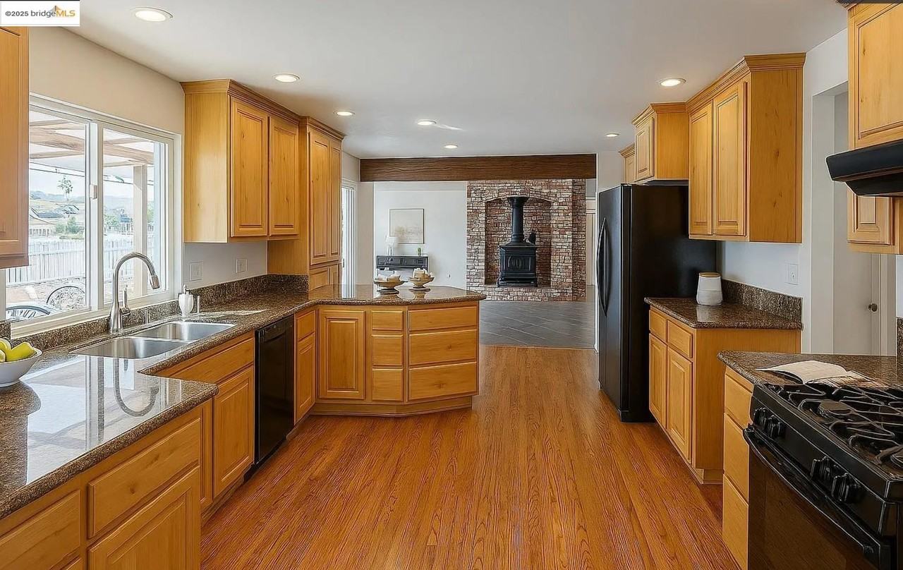 301 Discovery Bay Boulevard #301 - Photo 4 of 18