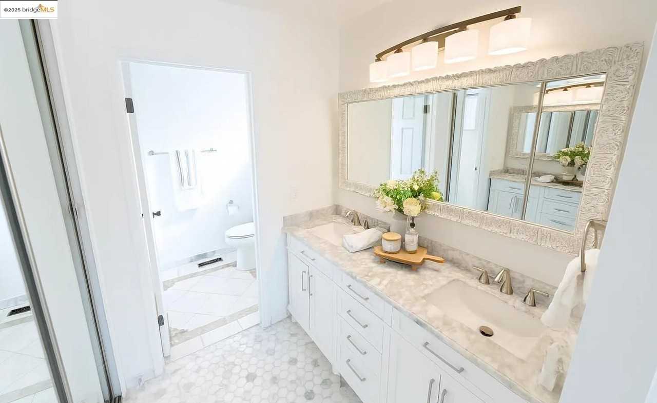 301 Discovery Bay Boulevard #301 - Photo 5 of 18