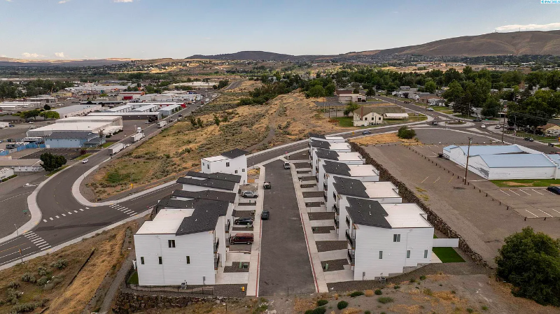 425 Ward Street #CT - Photo 2 of 17