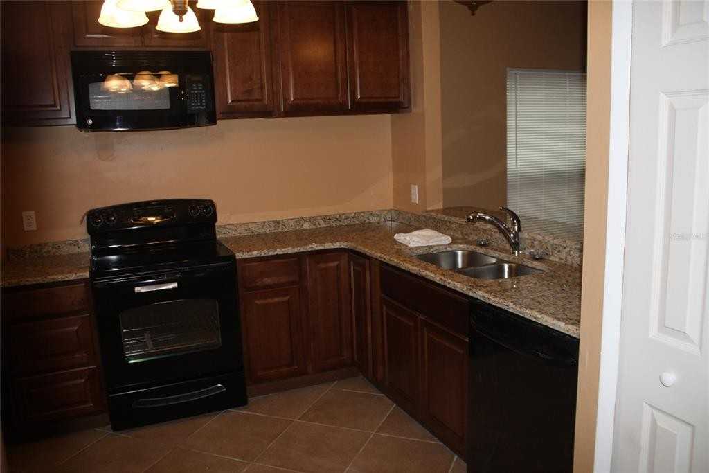 728 Oak Manor Circle #728 - Photo 3 of 9