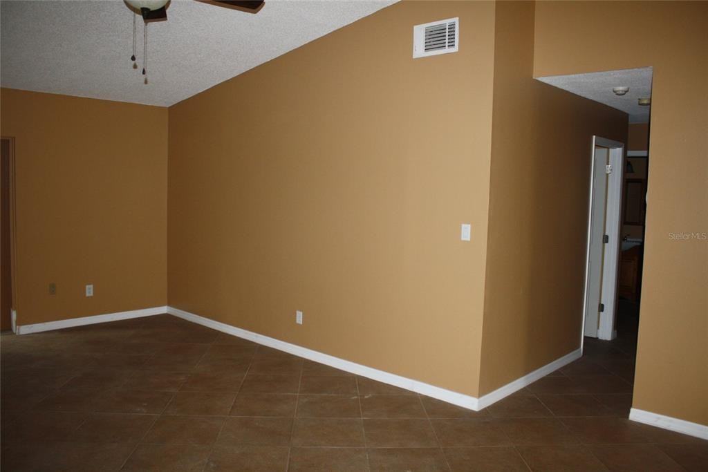 728 Oak Manor Circle #728 - Photo 4 of 9