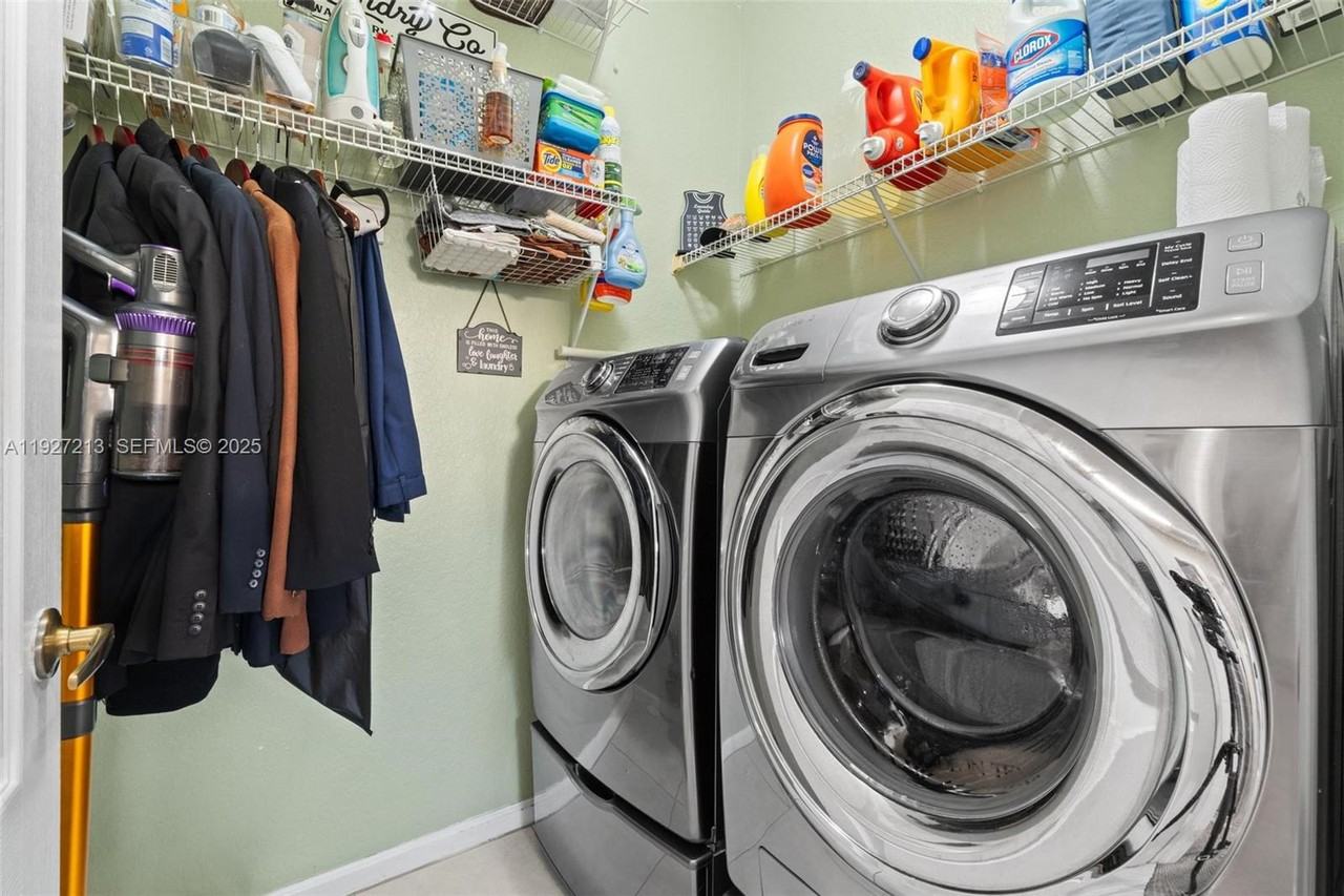 2281 Ne 37th Rd #2281-2281 - Photo 3 of 20