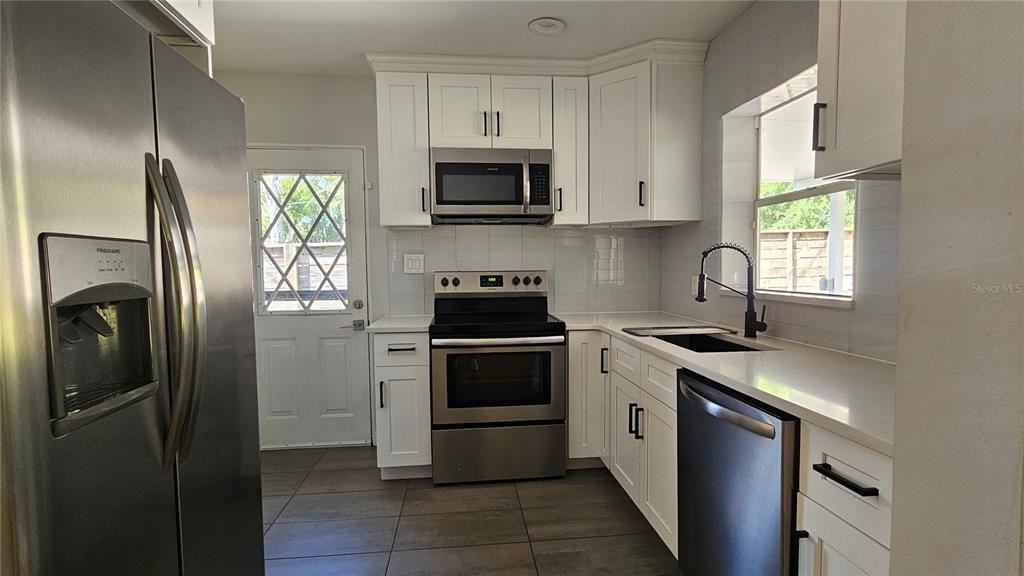 125 East Miller Street #125 - Photo 2 of 11