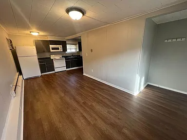 304 East Lehr Avenue - Photo 4 of 13