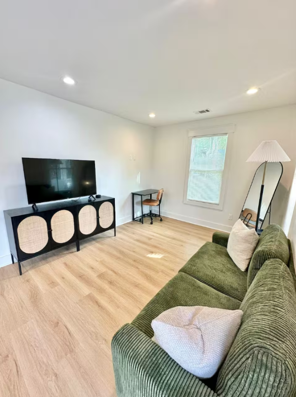 1313 Live Oak St - Photo 2 of 12