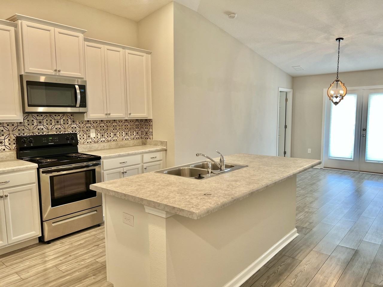 709 Riverwalk Crossing #709 - Photo 2 of 13