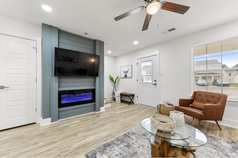 1016 Middle Ln - Photo 3 of 14