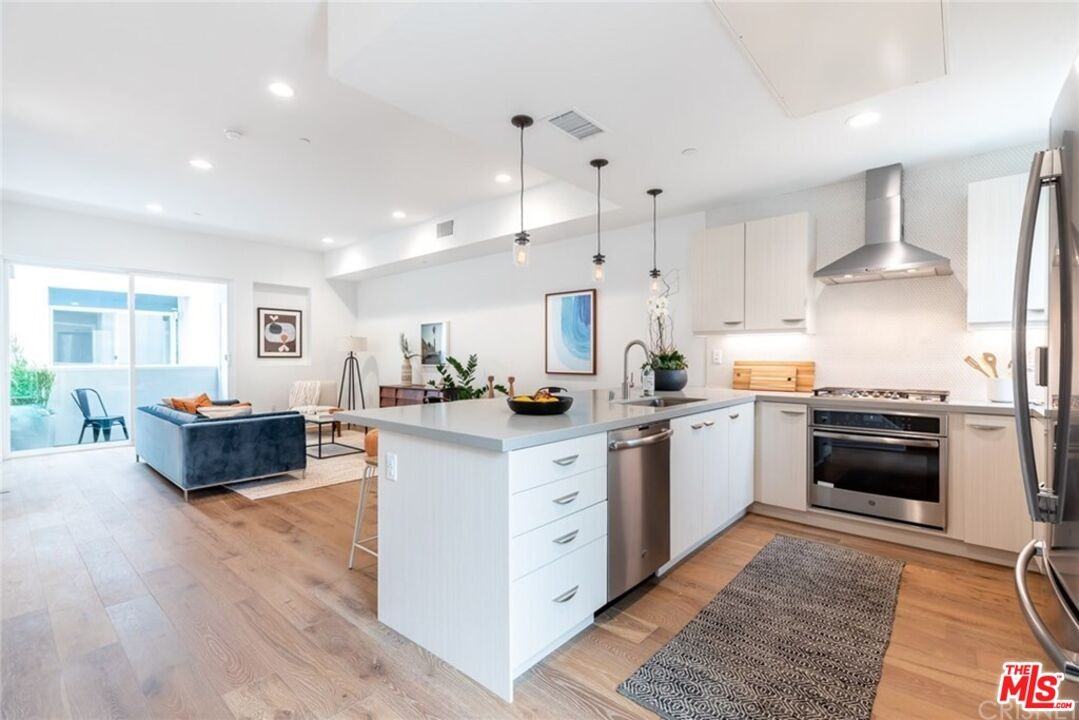 4821 1/2 Craner Ave #4821 - Photo 4 of 14