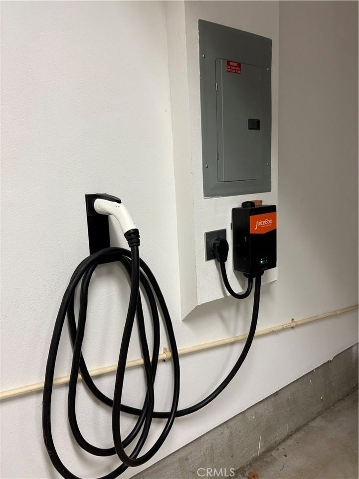 645 W Foothill Blvd #645-10 - Photo 3 of 31