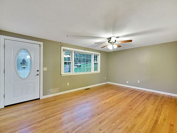 7 Linden Drive - Photo 2 of 11