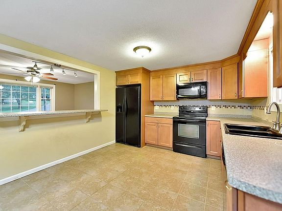 7 Linden Drive - Photo 3 of 11