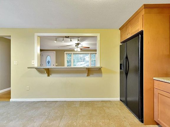 7 Linden Drive - Photo 5 of 11