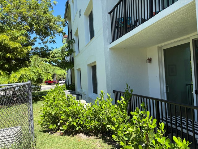 1205 Villa Ln - Photo 2 of 7