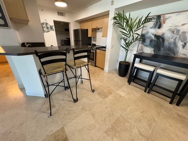 1205 Villa Ln - Photo 4 of 7