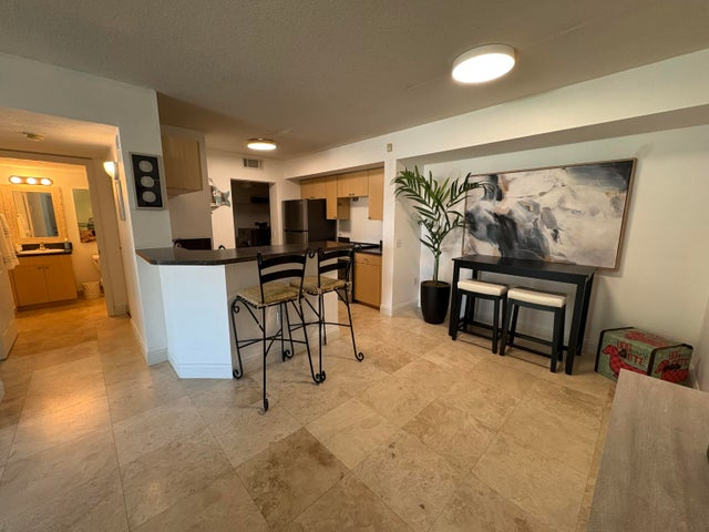 1205 Villa Ln - Photo 5 of 7