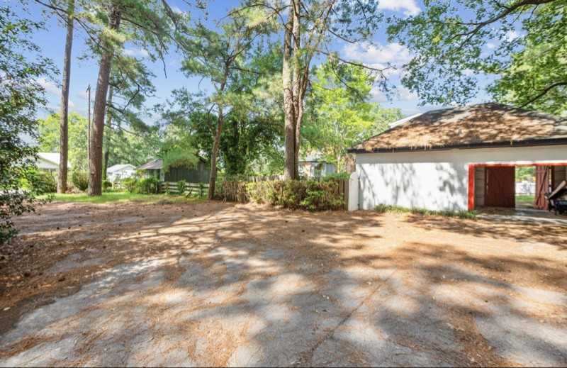 620 Falls Road - Photo 4 of 20