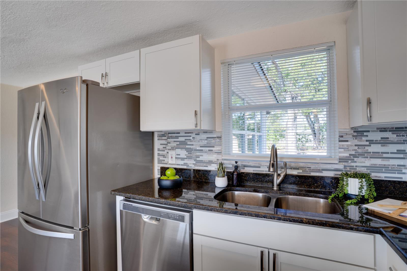 4761 83rd Terrace - Photo 5 of 20