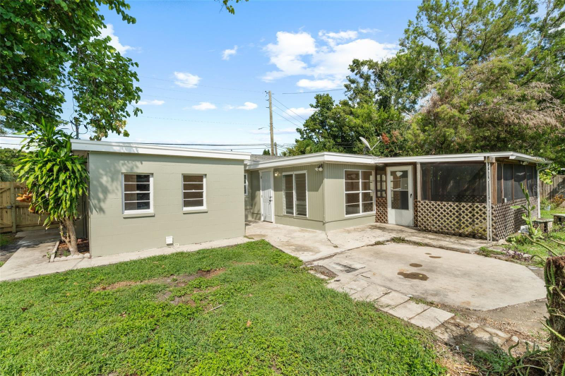 5916 Gulfport Boulevard South - Photo 2 of 20