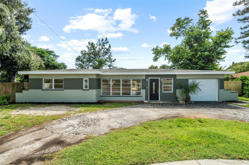 5916 Gulfport Boulevard South - Photo 3 of 20