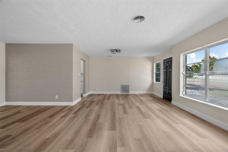 5916 Gulfport Boulevard South - Photo 6 of 20