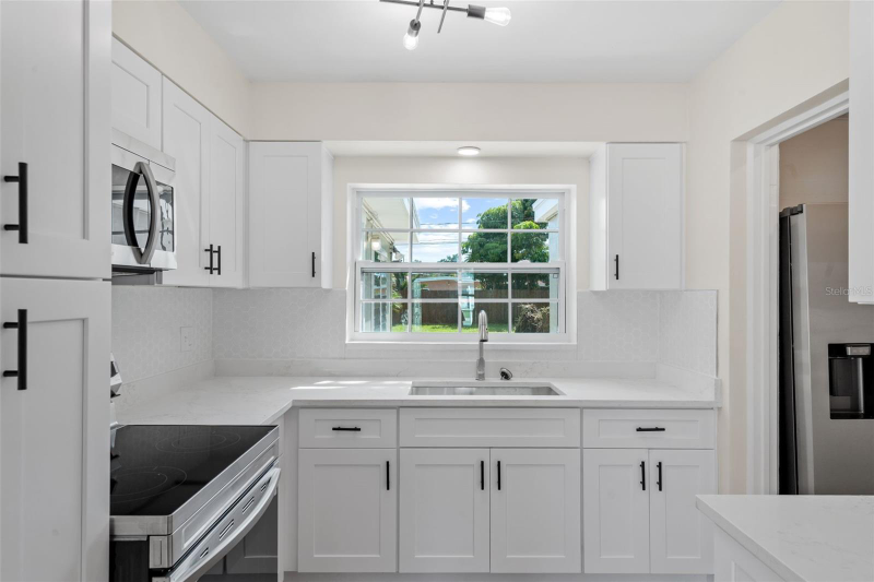 5916 Gulfport Boulevard South - Photo 7 of 20