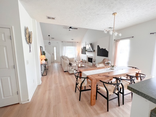 1044 Rambling Brook Road - Photo 4 of 20